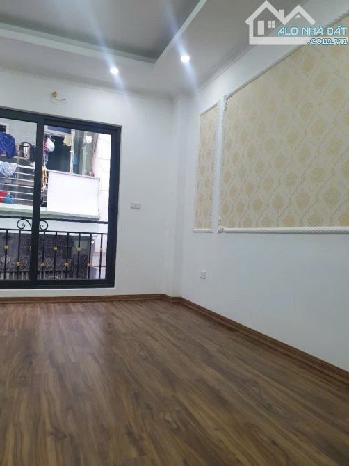 Bán nhà Đa Sỹ Kiến Hưng Hà Đông, 35m2, Mt 4.1m, 5 tầng, Căn góc, 2 oto tránh nhau, 7.2ti - 5