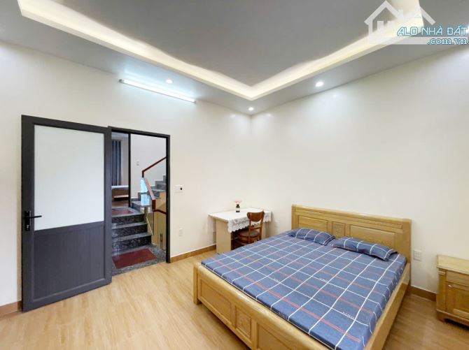 Bán nhà Tuyến 2 Văn Cao ngay sau nhà mặt đường. DT 55m2 x 4T - 6