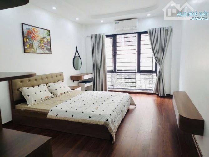 Nhà đẹp Ngọc lâm - 6 tầng thang máy - ngõ thông - OTO vào nhà - 6
