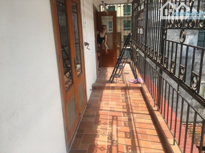Cho thuê tập thể tầng 5 đủ tiện nghi 2 phòng ngủ phố Tông Đản - 6