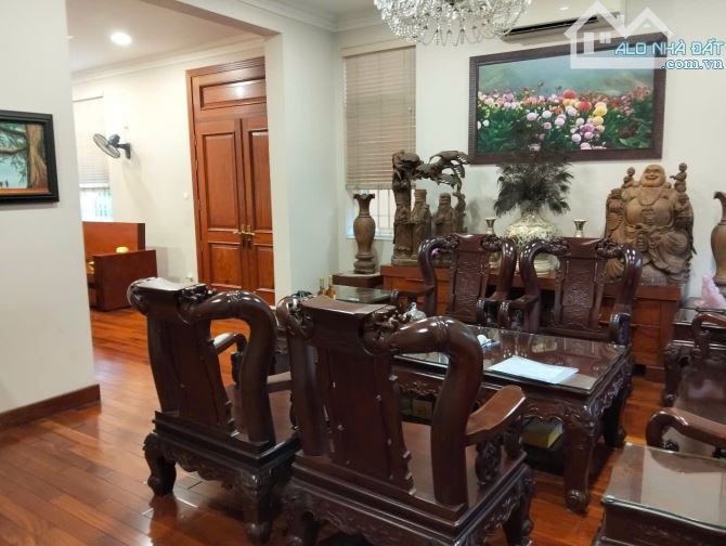Biệt Thự 3 Mặt Tiền Quận 1, Khu Siêu Vip, DT Sàn 549m2 - 6