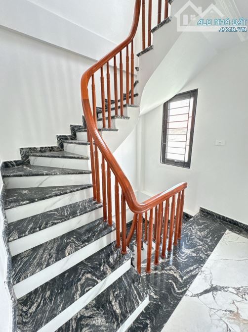 Siêu phẩm Thanh Am - Long Biên - 6 tầng - thang máy - gara ô tô - dt 72m2 - giá nhỉnh 9 tỷ - 6