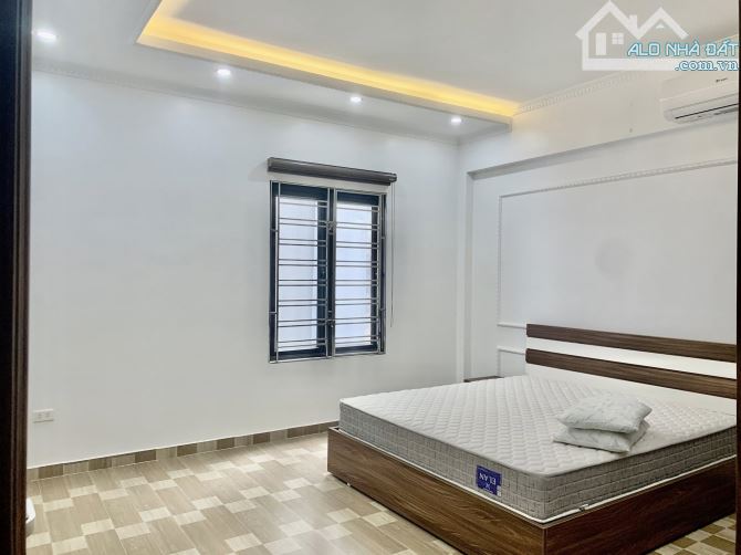 Nhà đẹp sân cổng Tuyến 2 Văn Cao. DT 75m2 x 4T. Ô TÔ ĐỖ CỬA 24/7 - 7