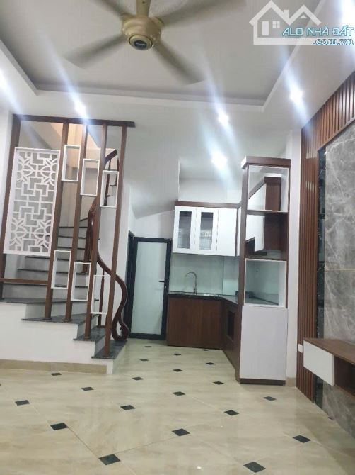 Bán nhà Đa Sỹ Kiến Hưng Hà Đông, 35m2, Mt 4.1m, 5 tầng, Căn góc, 2 oto tránh nhau, 7.2ti - 7