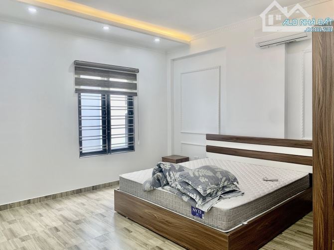 Nhà đẹp sân cổng Tuyến 2 Văn Cao. DT 75m2 x 4T. Ô TÔ ĐỖ CỬA 24/7 - 8