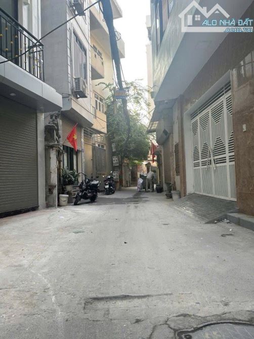 Bán nhà Đa Sỹ Kiến Hưng Hà Đông, 35m2, Mt 4.1m, 5 tầng, Căn góc, 2 oto tránh nhau, 7.2ti - 8