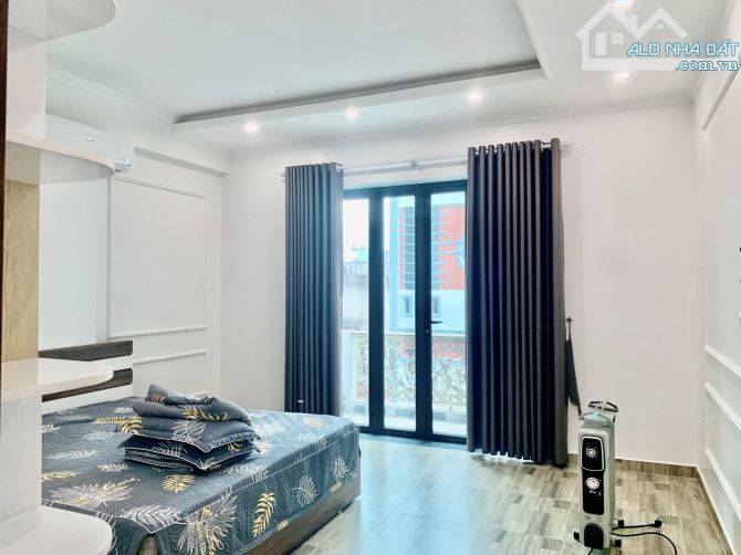 Nhà đẹp sân cổng Tuyến 2 Văn Cao. DT 75m2 x 4T. Ô TÔ ĐỖ CỬA 24/7 - 9
