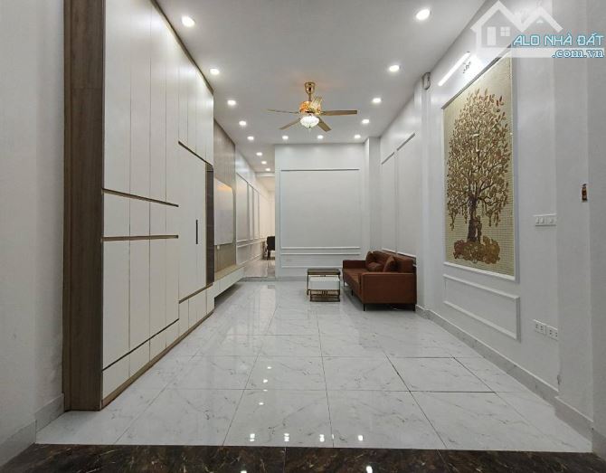 📣 Bán nhà Ngọc Thụy, Thang máy, 44m2 x 5 tầng, Dân xây, Gần chợ, Mipec, 8 tỷ 7