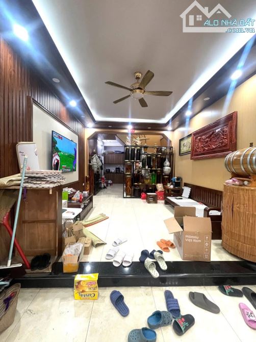 Nhà đẹp ở ngay Kim Giang Hoàng Mai. Sổ 46m, 4 tầng 4 ngủ MT4m Giá 12 tỷ ngõ ô tô
