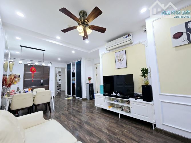 Bán chung cư Goldseason 47 Nguyễn Tuân 70m2; 2PN; 2WC; view thoáng mát