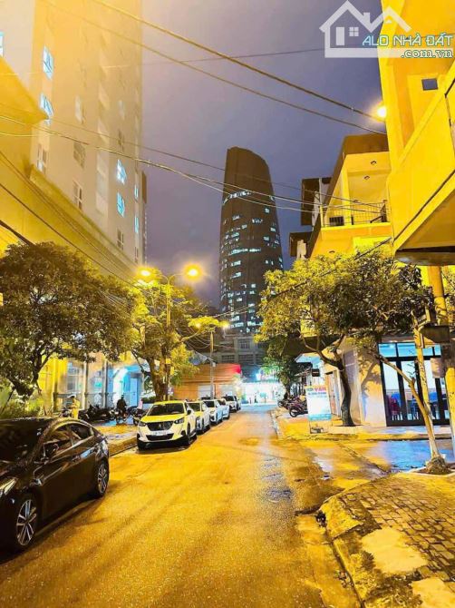 🍍BÁN NHÀ 2 TẦNG TRUNG TÂM TP ĐÀ NẴNG – VIEW NOVOTEL, TRÁI BẮP – CHỈ 9.9 TỶ