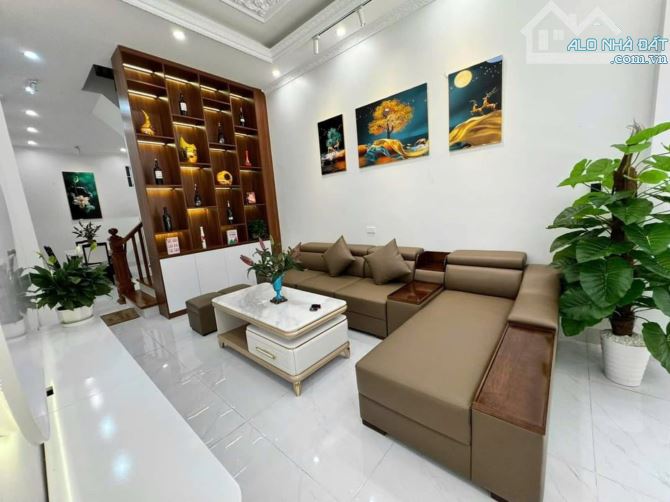 Bán nhà phân lô Hoàng Quốc Việt – 76m² x 5T có thang máy – Ô tô vào nhà – 17.1 tỷ