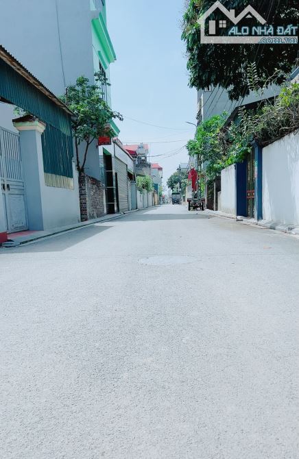 Hoa hậu Hải Bối _Đông Anh ngõ thông ô tô ngủ trong đất hàng xóm thành phố thông minh 53m