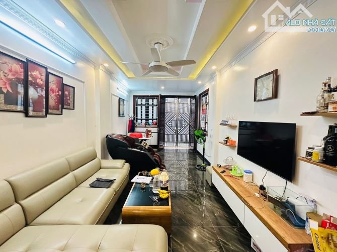 Bán nhà phân lô phố Khuất Duy Tiến – Phường Nhân Chính, 42m², ô tô tránh, giá hơn 15 tỷ