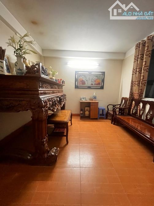 BÁN NHÀ PHÂN LÔ KIM GIANG –GẦN Ô TÔ .DÂN XÂY ẮC CHẮN – MẶT TIỀN 6.5M – NGÕ THÔNG