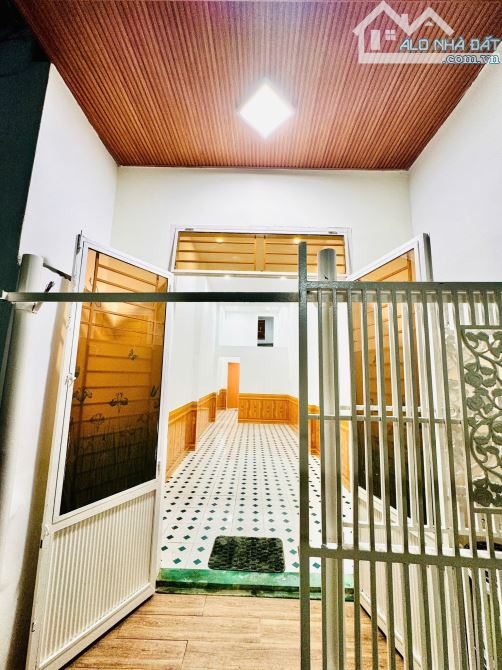 # Nhà Kiệt 402 Trưng Nữ Vương 61m2, ngang 5.1m, vuông, 2 căn C4, 2.62 tỷ