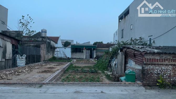 Bán đất Trục chính Quảng Hội, Quang Tiến 63m2 MT 4.5m đường 8m kinh doanh giá 2,7 tỷ