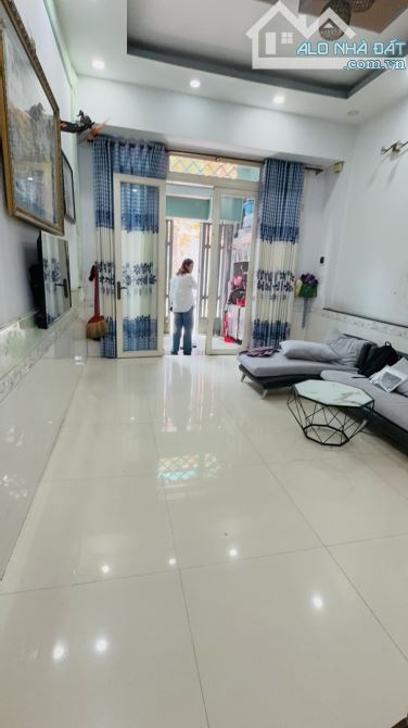 🔥 CHÍNH CHỦ CẦN BÁN GẤP . CHỈ 5TỶ /TL. 🔥NHÀ KIÊN CỐ 3 TẦNG