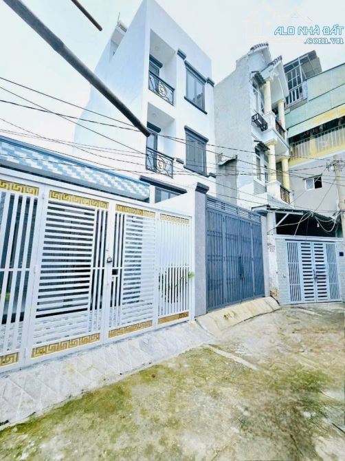 QUẬN 7 - PHẠM HỮU LẦU  . Q7-  3TẦNG + ST-CÒN MỚI 90% -44/79 M²-  5,3  TỈ