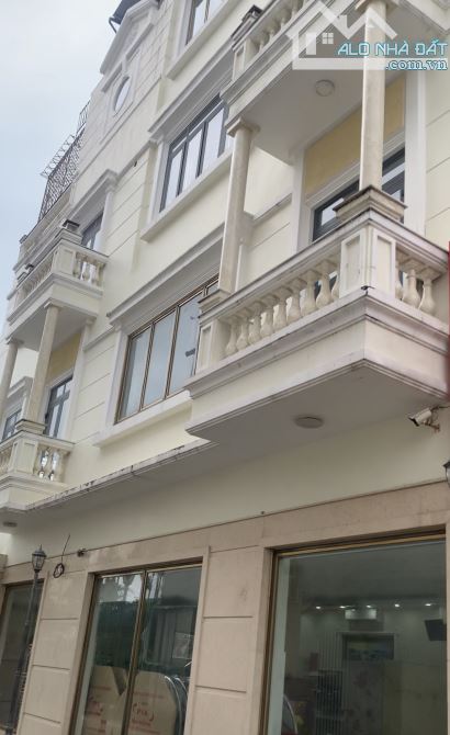 Cho thuê nhà Nguyên Căn mặt tiền Trường Chinh 10m ngang 2 diện tttp Quảng Ngãi
