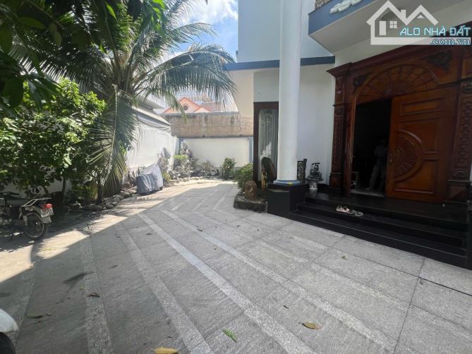 Bán gấp biệt thự đẹp lung linh ở ngay Trần xuân Soạn, 409m2, no hậu 14.2m, SHR, chỉ 36.8tỷ