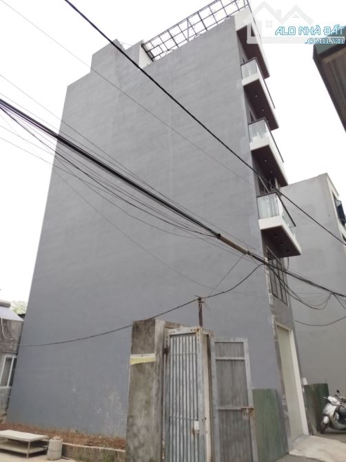 Nhà đẹp -gía cực tốt -vị trí vàng thạch bàn,gara ôtô,thang máy