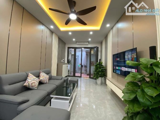 💥 Bán nhà Đê La Thành 40m 5 tầng ở cực sướng