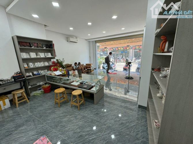 CĂN GÓC MẶT TIỀN HOÀNG VĂN THỤ ĐANG CHO THUÊ SĂN DÒNG TIỀN  VỊ TRÍ TRUNG TÂM