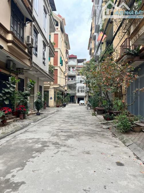PHÂN LÔ TRẦN QUỐC HOÀN CẦU GIẤY NGÕ THÔNG OTO TRÁNH KINH DOANH GẦN CHỢ 37m MT 4m 13.5 Tỷ