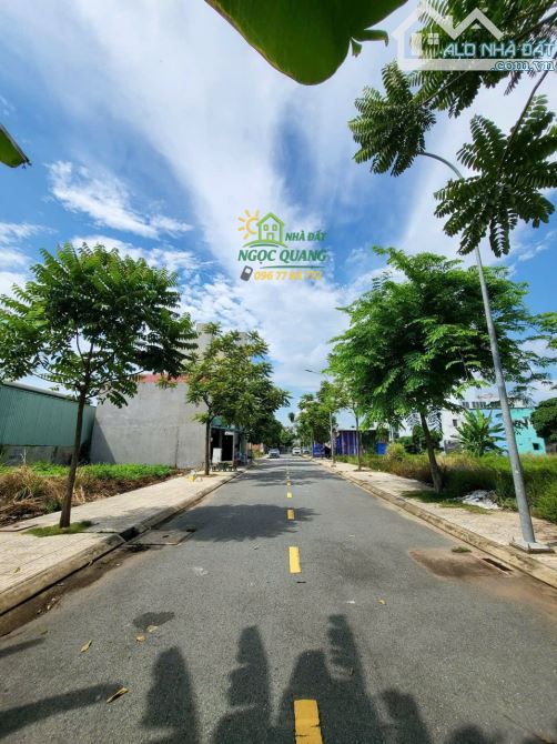 BÁN ĐẤT ĐƯỜNG 12m, GẦN TRƯỜNG ĐẠI HỌC NGUYỄN TẤT THÀNH, KHU NHÀ LẦU