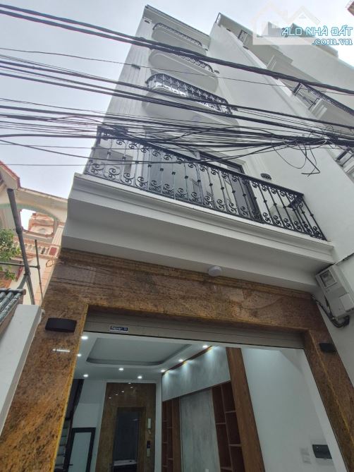Bán nhà Trịnh Đình Cửu , ngõ thông , ô tô 20m , thang máy nhập khẩu , dt 35m x 6Tx 8,5Tỷ