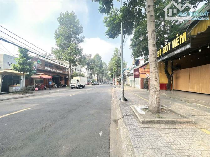 Bán nhà mặt tiền Trương Định, Tân Mai, Biên Hòa, Đồng Nai, 310m2, già 26 tỷ