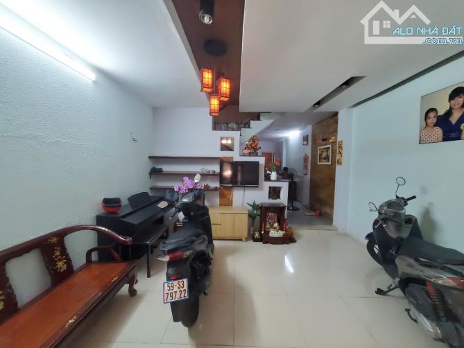 NHÀ 43M2 -  3 TẦNG - HẺM XÔ VIÊT NGHỆ TĨNH 2 CHIỀU - VÀO Ở NGAY - GIÁ 6.3 TỶ