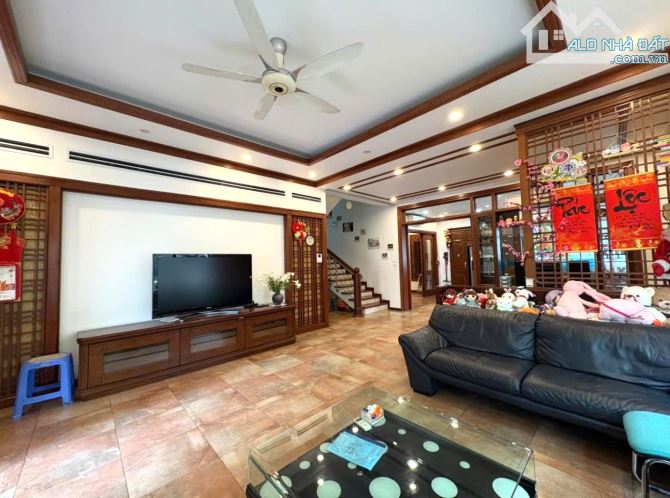 CỰC HIẾM ! BÁN BIỆT THỰ VƯỜN ĐÀO - LẠC LONG QUÂN SIÊU VIP 232M2 - 15M MẶT TIỀN - 6 TẦNG