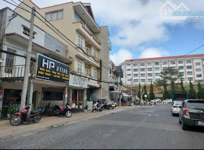 Bán căn nhà mặt tiền lõi trung tâm, giá còn đang tốt nhất khu vực