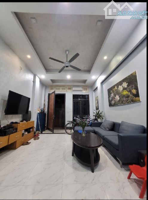 Nhỉnh hơn 5 Tỷ/57 M2/4 Tầng/4 Mt/ Tình Quang / Nhà Đẹp Dân Xây