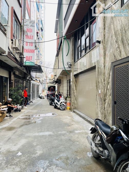 Bán nhà đẹp long lanh Khương Đình, DT 39m2 x 6T, MT 8m, thang máy, oto tránh, giá 12 tỷ 2