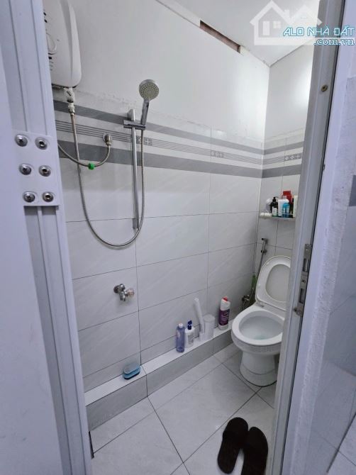 Gia đình cần bán chung cư hẻm 83 Vườn Lài, Tân Phú. Giá tốt. Ở ngay