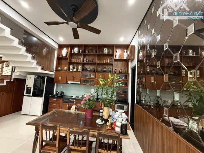Cần Bán Gấp Siêu Phẩm 3 Tầng Đường Phan Tôn, Sát Biển