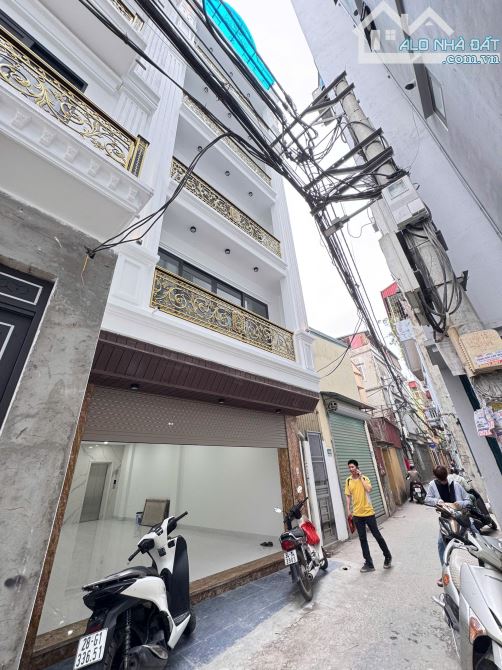 NHÀ SÔNG SÉT 70M 6T MT 5M THANG MÁY GARA THÔNG NGAY QUẬN UỶ CẦN BÁN GẤP LẮM