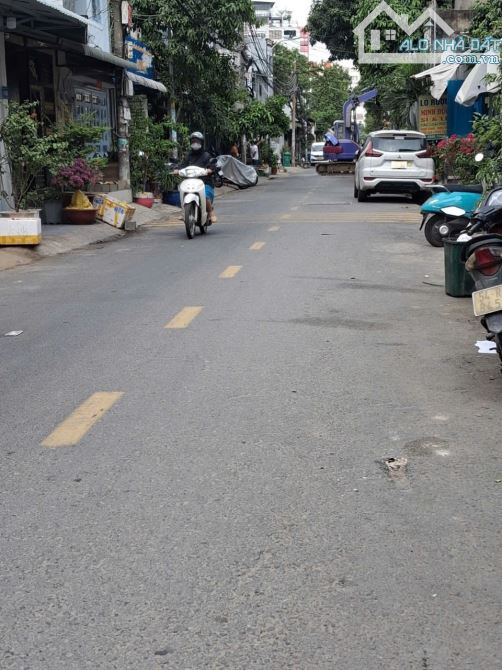 Siêu Phẩm mặt tiền Đ số 13 BHH ngay Aeon Tân Phú 60m2,2 Tầng Nhỉnh 5 tỷ