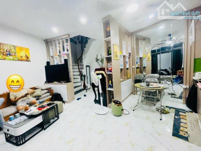 BÁN NHÀ BẰNG LIỆT 6 TẦNG NGAY LINH ĐÀM NGÕ NÔNG 6.5 TỶ
