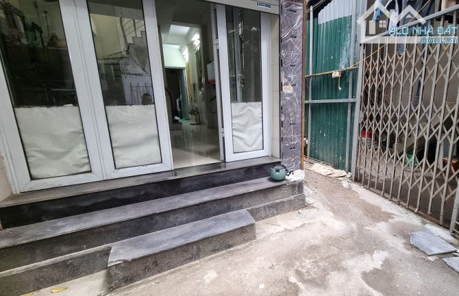 TÂN MAI – NHÀ ĐẸP 5 TẦNG – 1 NHÀ RA Ô TÔ TRÁNH – 3 PHÒNG NGỦ – Ở NGAY