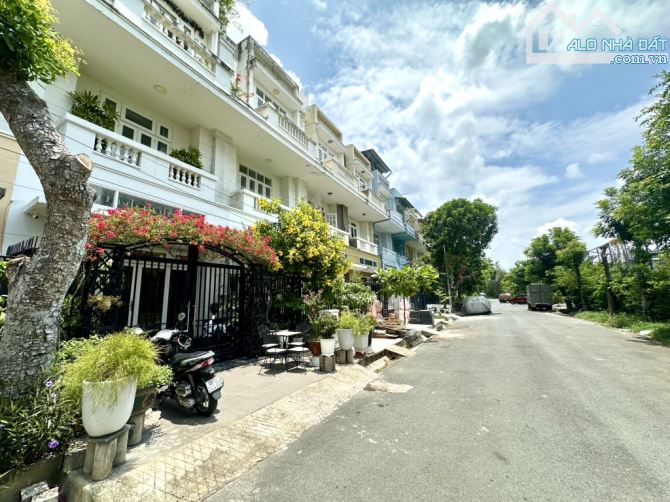 Bán nhà 105m2 (5x21) , nhà 5 tầng full nội thất, KDC cao cấp ,xe hơi ngủ trong nhà, 8.9 tỷ