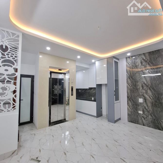 Lô góc thang máy, Bán nhà vài bước ra phố Quang Trung, 3 gác tránh, DT 48m2, MT4,5m, 8 tỷ