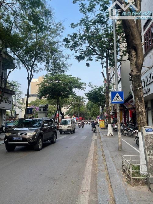 HÀNG HIẾM MẶT PHỐ  ĐỘI CẤN BA ĐÌNH - ÔTÔ TRÁNH -  VỈA HÈ RỘNG THÊNH THANG - KINH DOANH