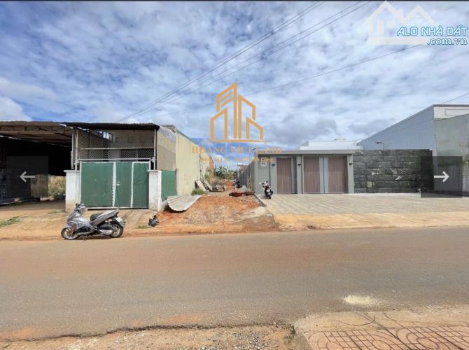 ĐẤT MẶT TIỀN 96 ĐỖ XUÂN HỢP, TRIỀN CAO, DT: 5X27M, THỔ CƯ 75M2, GIÁ; 3 TỈ 8