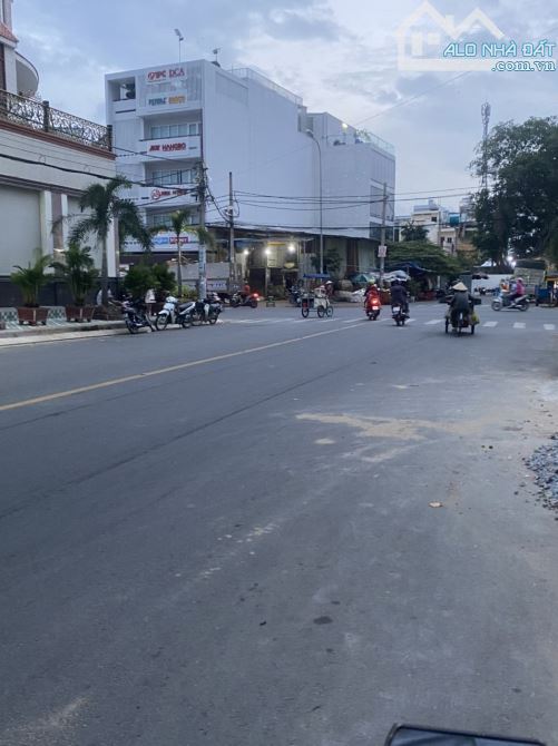 TÌM ĐÂU! Đất Ngang 7m góc 2MT đường Chợ Lớn, P11 Quận 6 - 24 tỷ TL