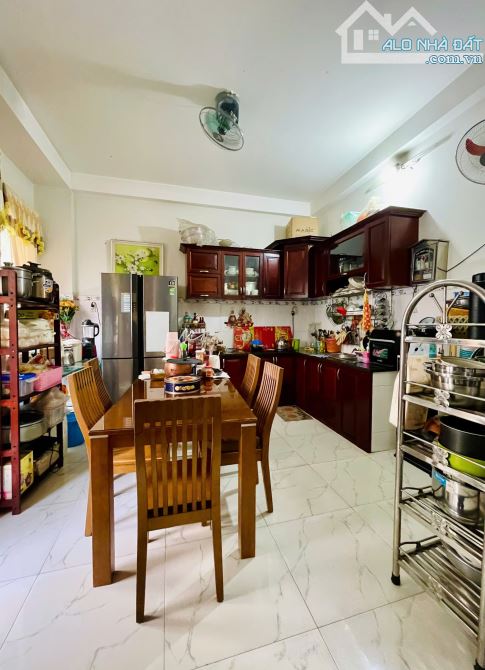 Cần Bán Nhà Vị Trí 2 Mặt Tiền Hẻm 109 Dương Bá Trạc , Phường 01 Quận 08