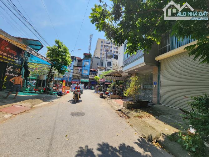 Bán gấp mảnh đất DV Bờ Hội, Giá cạnh tranh, Vỉa hè ô tô tránh, 11.3 tỷ